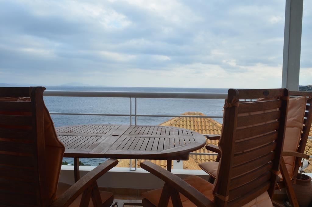 Giorgis Home Seafront Schinias Exterior photo
